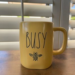 Rae Dunn Busy Bee mug